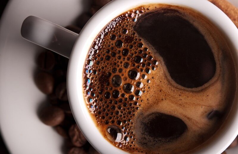 Kofeino esančioje kavoje nauda metant svorį.